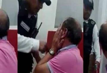 Video: Hombre detenido le regresa cachetada a policía