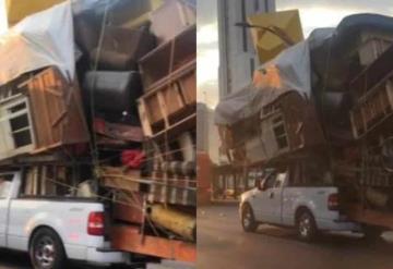 Se viraliza en redes inusual mudanza en una sola camioneta en la Ciudad de México