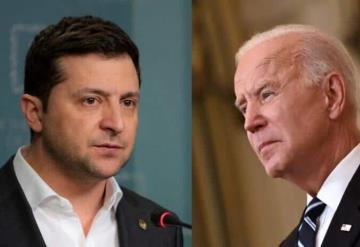 Joe Biden y Volodimir Zelenski sostienen llamada telefónica