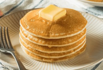 Hot cakes esponjosos, esta es la receta perfecta para un desayuno lleno de sabor