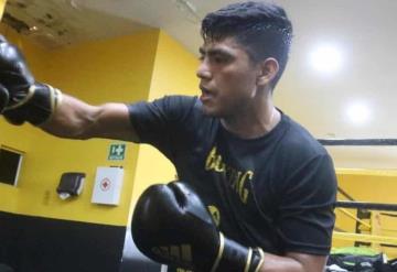 El boxeador Arturo "Furia" Gómez, listo para subirse al cuadrilátero este sábado en el Palacio de los Deportes de Huimanguillo