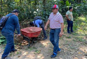 Emprenden limpieza de senderos y espacios en Villaluz