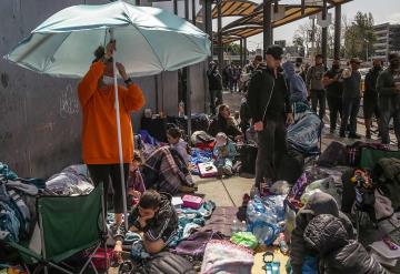 Crece campamento de ucranianos refugiados en frontera EU-México