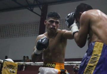 El boxeador cunduacanense Arturo "Furia" Gómez consigue victoria por decisión unánime ante chiapaneco Ercilio "Sopita" Toala