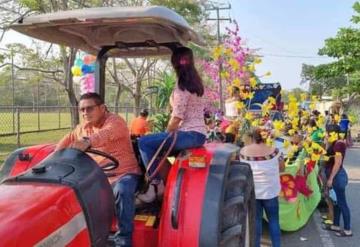 Realizan desfile de carros alegóricos en villa aldama comalcalco