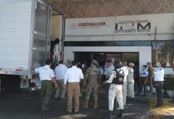 Identifica INM a 61 personas extranjeras en caja y cabina de tractocamión