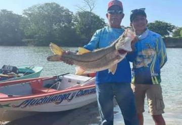 En Palizada, el zapatense, Rómulo Pérez  obtuvo primer lugar de la edición 14 del Torneo Internacional de Pesca de Robalo