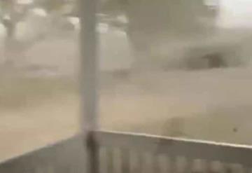 Hombre captura en video como un tornado arranca el techo de su casa