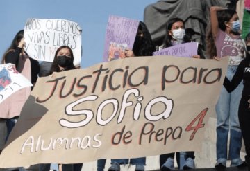 Colectivas feministas marchan al Zócalo por Sofía, alumna de Prepa 4 intoxicada en un bar