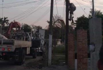 CFE restable el suministro de energía eléctrica a vecinos del Barrio Santa Teresita en Jalpa de Méndez