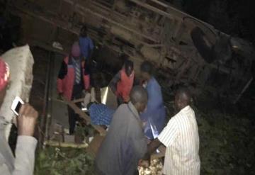 Accidente de autobús en Zimbabue deja 35 muertos y más de 70 heridos