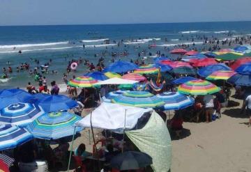 Abarrotan playas de Paraíso, Playa Sol registra 15 mil personas