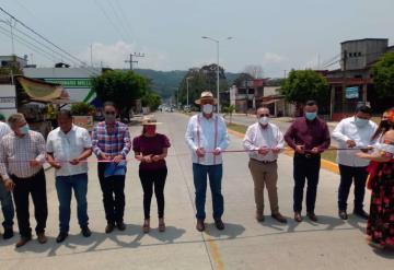 Dan banderazo a construcción de pavimentación hidráulico en el boulevard Francisco Trujillo Gurria