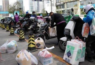 Confinamiento de Shanghái ha provocado falta de comida, negocios arruinados y hasta suicidios