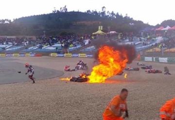 Interrumpen carrera de Moto2 en Portugal por accidente masivo