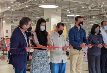 El secretario de la Sedec inauguró una tienda de la cadena Suburbia ubicada en Galerías Tabasco 2000