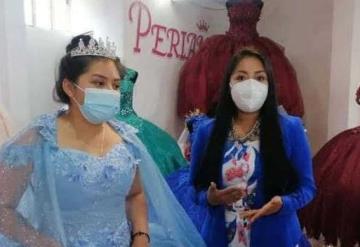 Quinceañera en Tlaxcala pierde su vestido en combi, negocio le regala uno nuevo