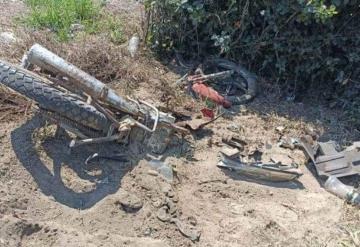 Auto arrolla a motociclista y le amputó el antebrazo