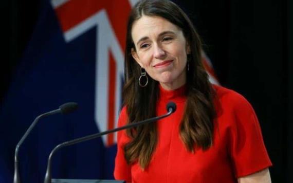 Primera ministra de Nueva Zelanda da positivo a covid-19 en medio de ola de contagios