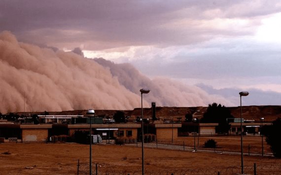 Tormenta de arena manda a más de 5 mil personas al hospital en Irak