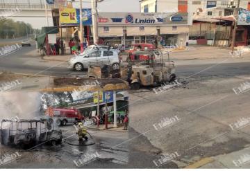 Bomberos sofocaron el incendio de tres moto carros provocado por habitantes de la colonia Indeco