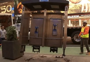 Retiran la última cabina telefónica de Nueva York