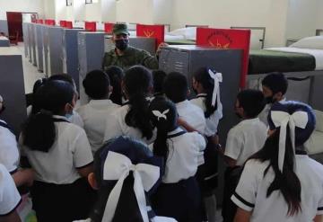 Alumnos de primaria visitan instalaciones de la 38 Zona Militar