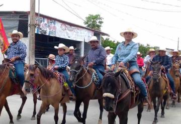 Jinetes cabalgaron en honor del “Señor de la Salud”, en el marco de la Feria Patronal en Jonuta