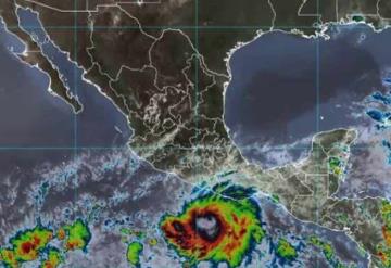 Agatha se intensifica a huracán categoría 2; tocará tierra en Oaxaca