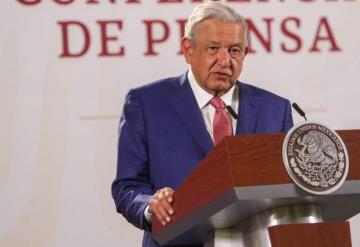 Felicita AMLO al Checo Pérez