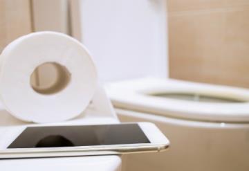 ¿Por qué es malo usar el teléfono en el baño?