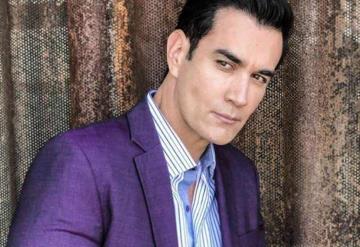 Tras burlas, David Zepeda amenaza con revelar conversaciones íntimas