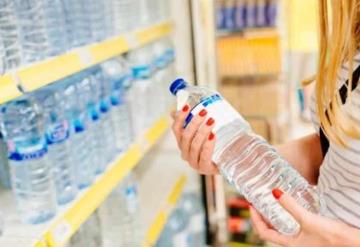 Debido a las compras de pánico, limitan ventas de agua embotellada en Monterrey