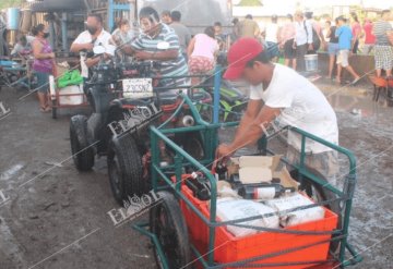 Saquean y rapiñan botellas de vino de un tráiler en Frontera