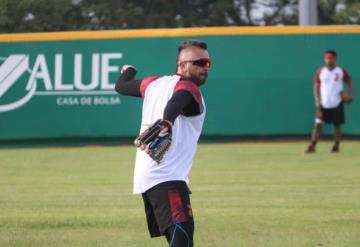 Disfrutar el beisbol en cada momento es la clave para el éxito, así lo compartió el histórico pitcher mexicano Oliver Pérez