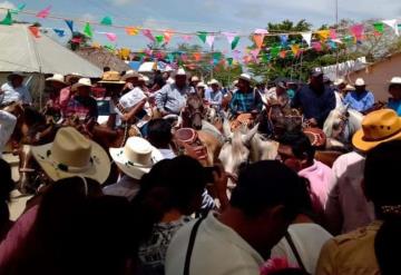 Realizan cabalgata en honor a San Antonio de Padua