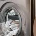 Niño muere atrapado en la lavadora cuando jugaba a las escondidas