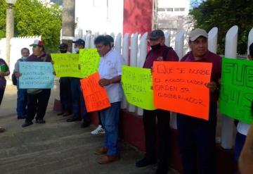 Trabajadores del DIF Tabasco se manifiestan por malos tratos y actos de prepotencia de las autoridades