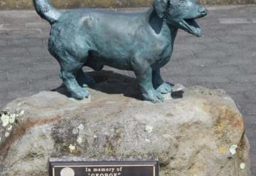 La estatua del perrito que murió por defender a niños de Pitbulls; esta es su historia