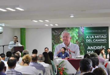 Presentan libro A la mitad del camino en Macuspana