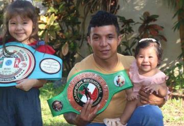 El campeón Nacional Gallo, Luis "Kiko" Guzmán compartió que sus hijas son el motor para salir adelante