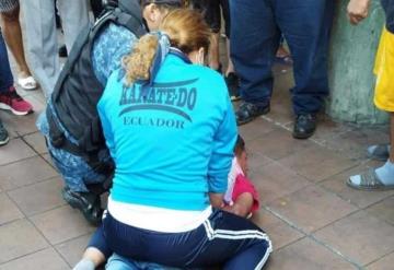 Campeona de artes marciales somete a hombre que golpeaba a mujer en la calle