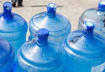 Usuaria vende hasta en 700 pesos garrafones de agua en Nuevo León