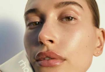 Rhode Skin, la marca de belleza de Hailey Bieber, ha sido demandada por ésta razón