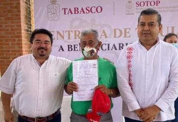 Gobierno de Macuspana y CERTT entregan Títulos de Propiedad en San Carlos