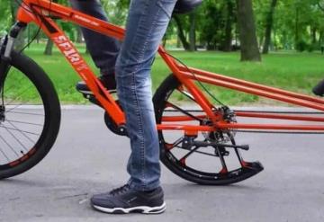 Inventor crea bicicleta con rueda partida a la mitad; así funciona