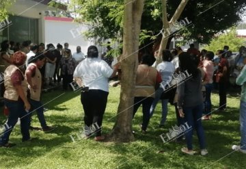 150 promotoras del DIF de diferentes municipios se pronuncian contra su directora y subdirector