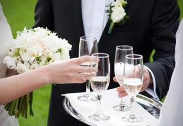 Novios cobran a sus invitados para poder acceder a la barra libre de su boda