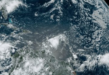 Huracán Bonnie y canales de baja presión ocasionan lluvias intensas en Chiapas, Guerrero, Michoacán, Oaxaca y Veracruz