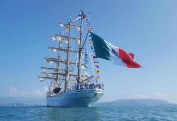 Zarpa el buque de la Escuela Velero ARM "Cuauhtémoc" del Puerto Dos Bocas